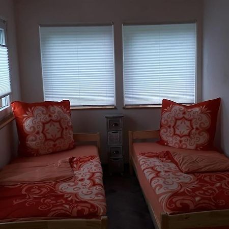 Bungalow Bluehende Oase เซบนิทซ์ ภายนอก รูปภาพ